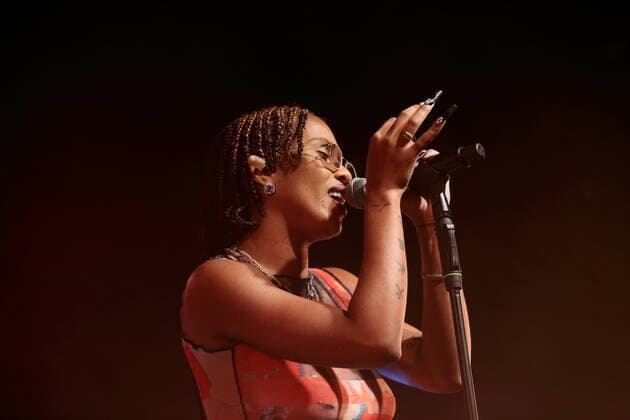 Diana De Brito alias IAMDDB bei einem Konzert im Astra Kulturhaus in Berlin, 15. November 2021. IAMDDB in Berlin