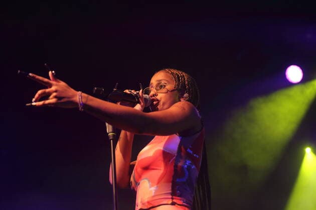 Diana De Brito alias IAMDDB bei einem Konzert im Astra Kulturhaus in Berlin, 15. November 2021. IAMDDB in Berlin