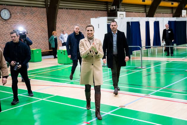 Statsminister Mette Frederiksen (S) stemmer i Hareskov tirsdag den 16. november 2021. Den 16. november er der kommunalvalg og regionsraadsvalg i Danmark. , Copenhagen Denmark Copyright: MartinxSylvestx cop114 spdk20211116-110722-L
