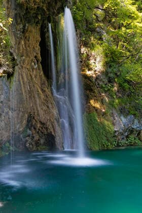Croatia, Karlovac, Waterfall in Plitvice Lakes National Park, GF000075