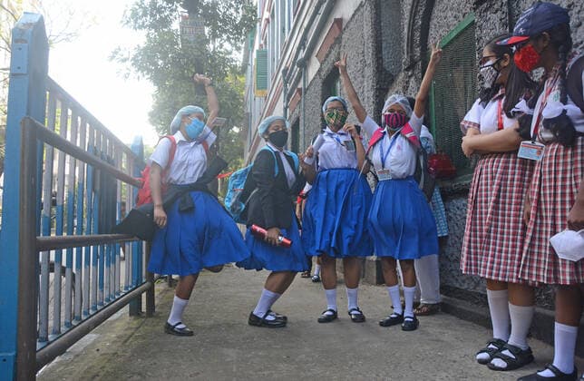 India: Schools reopen in West Bengal after 2 years due to Covid Students of IX, X, XI and XII will be allowed to attend face to face classes when schools reopen after a gap of almost two years due to the Covid-19 pandemic. Schools were shut for students since March-end last year following the pandemic and teaching was imparted on online mode. Kolkata West Bengal India Copyright: RahulxSadhukhan