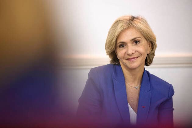 November 16, 2021, Marseille, France: Valerie Pecresse seen talking to journalists before the meeting with the supporters..Valerie Pecresse, President of the ÃŽle-de-France Region, is seeking the nomination of her party Les Republicains for the 2022 presidential election. A vote reserved exclusively for party members will take place on 4th December 2021 to determine the winner from the five candidates running for nomination. Marseille France - ZUMAs197 20211116_zaa_s197_331 Copyright: xLaurentxCoustx
