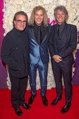 Bilder des Jahres 2021, Entertainment 11 November Entertainment Themen der Woche KW46 Entertainment Bilder des Tages November 17, 2021, New York, United States: Bon Jovi members Tico Torres (L), David Bryan (C), and Jon Bon Jovi (R) attend the opening night of the new musical Diana, The Musical on Broadway at The Longacre Theatre in New York City. New York United States - ZUMAs197 20211117_zaa_s197_329 Copyright: xRonxAdarx