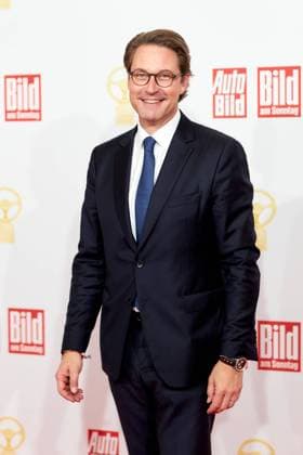 Das Goldene Lenkrad 2021 Andreas Scheuer auf dem roten Teppich bei der Verleihung des Goldenen Lenkrads im Axel-Springer-Hochhaus in Berlin. *** The Golden Steering Wheel 2021 Andreas Scheuer on the red carpet at the Golden Steering Wheel award ceremony in the Axel Springer Tower in Berlin Copyright: xEventpressxGolejewskix