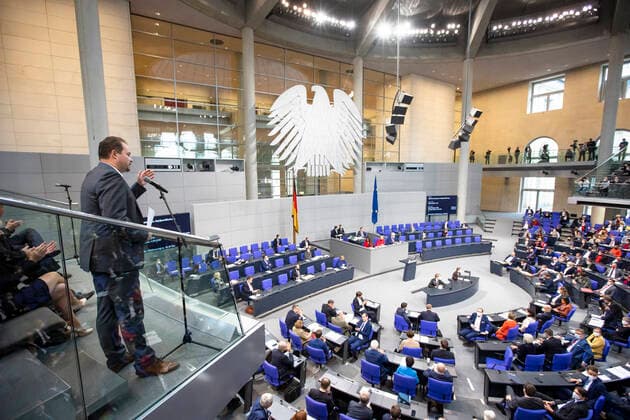 MdB Martin Sichert (AfD) spricht aus der Tribuene bei der 3. Plenarsitzung im Bundestag in Berlin am 18. November 2021. 3. Plenarsitzung im Bundestag *** MdB Martin Sichert AfD speaks from the tribune at the 3 plenary session in the Bundestag in Berlin on 18 November 2021 3 plenary session in the Bundestag