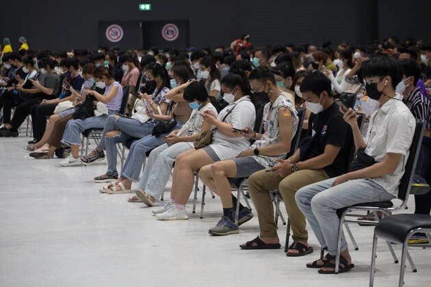 Thailand: Nonthaburi booster Pfizer dose 3rd Those who received the vaccination sat and observed symptoms 30 minutes after the injection. Nonthaburi Nonthaburi Thailand Copyright: AtiwatxSilpamethanont