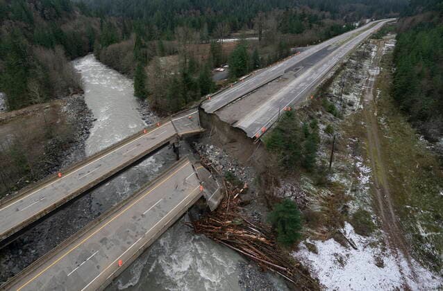 November 18, 2021, Coquihalla highway, BC, CANADA: Damage caused by heavy rains and mudslides earlier in the week is pictured along the Coquihalla Highway near Hope, B.C., Thursday, November 18, 2021. Coquihalla highway CANADA  - ZUMAc35_ 20211118_zaf_c35_077 Copyright: xJonathanxHaywardx