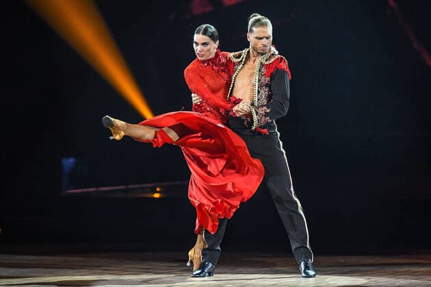 Bilder des Jahres 2021, Entertainment 11 November Entertainment Themen der Woche KW46 Entertainment Bilder des Tages 18.11.2021, xlakx, Entertainment Tanzen, Let s Dance - Die Live-Tour emspor, v.l.Renata Lusin und Rurik Gislason bei Let s Dance - Die Live-Tour 2021 in der Mercedes Benz Arena. Berlin Berlin *** 18 11 2021, xlakx, entertainment dancing, Let s Dance Die Live Tour emspor, v l Renata Lusin and Rurik Gislason at Let s Dance Die Live Tour 2021 at Mercedes Benz Arena Berlin Berlin.