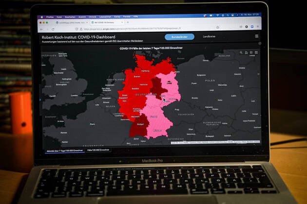 Coronavirus in Deutschland - Covid-19-Dashboard des Robert Koch-Institut 19.11.2021: Robert Koch-Institut: 7-Tage-Inzidenz 340,7. 7-Tage-Fallzahl 283.277. COVID-19-Fälle 5.248.291. Zugang um 52.970 gegenüber dem Vortag. COVID-19-Todesfälle 98.739. Zugang um 201 gegenüber dem Vortag.