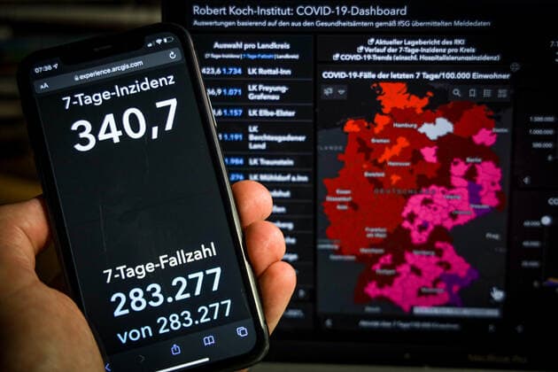 Coronavirus in Deutschland - Covid-19-Dashboard des Robert Koch-Institut 19.11.2021: Robert Koch-Institut: 7-Tage-Inzidenz 340,7. 7-Tage-Fallzahl 283.277. COVID-19-Fälle 5.248.291. Zugang um 52.970 gegenüber dem Vortag. COVID-19-Todesfälle 98.739. Zugang um 201 gegenüber dem Vortag.