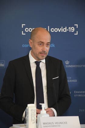 Coronavirus in Dänemark, Gesundheitsminister Magnus Heunicke Pressekonferenz Copenhagen Denmark. 19 November 2021 denmark s health minister Magnus Heunicke holds joint press briefing with other danish health autorities situation on Corona virus or vodi-19 today in Capital. (Photo..Francis Joseph Dean Dean Pictures)