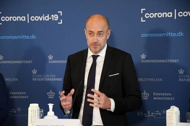 Coronavirus in Dänemark, Gesundheitsminister Magnus Heunicke Pressekonferenz Copenhagen Denmark. 19 November 2021 denmark s health minister Magnus Heunicke holds joint press briefing with other danish health autorities situation on Corona virus or vodi-19 today in Capital. (Photo..Francis Joseph Dean Dean Pictures)