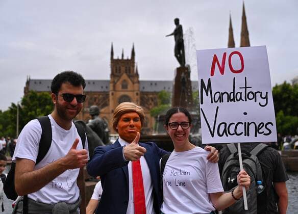 News Bilder des Tages COVID19 FREEDOM RALLY SYDNEY, People participate in The Worldwide Rally for Freedom protest against mandatory vaccinations and lockdown measures in Sydney, Saturday, November 20, 2021. The Worldwide Rally for Freedom is a day of rallies purportedly for freedom across many countries, including Australia. ( NO ARCHIVING, EDITORIAL USE ONLY, NO USE IN BOOKS WITHOUT CONSENT SYDNEY NSW AUSTRALIA  Copyright: xStevenxSaphorex 20211120001598366047