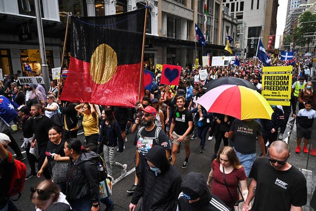 COVID19 FREEDOM RALLY SYDNEY, People participate in The Worldwide Rally for Freedom protest against mandatory vaccinations and lockdown measures in Sydney, Saturday, November 20, 2021. The Worldwide Rally for Freedom is a day of rallies purportedly for freedom across many countries, including Australia. ( NO ARCHIVING, EDITORIAL USE ONLY, NO USE IN BOOKS WITHOUT CONSENT SYDNEY NSW AUSTRALIA  Copyright: xSTEVENxSAPHOREx 20211120001598420349
