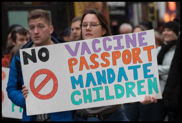 . 20 11 2021. London, United Kingdom. Anti Vaxxers March London. Anti Vaccine protesters march through London during demonstration against vaccines, vaccine passports, masks and other conspiracy theories.  xMartynxWheatleyx xi-Imagesx IIM-22828-0017