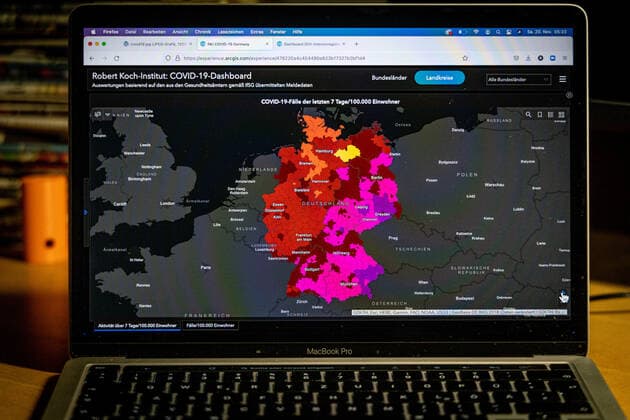 Coronavirus in Deutschland - Covid-19-Dashboard des Robert Koch-Institut 20.11.2021: Robert Koch-Institut: 7-Tage-Inzidenz 362,2. 7-Tage-Fallzahl 301.174. COVID-19-Fälle 5.312.215. Zugang um 63.924 gegenüber dem Vortag. COVID-19-Todesfälle 98.987. Zugang um 248 gegenüber dem Vortag.