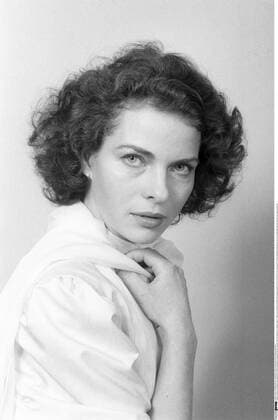 Gudrun Landgrebe (Schauspielerin) 02 85 rag Gudrun Landgrebe am 09. Februar 1985 am Rande von Wetten, dass..? (ZDF) aus Dortmund Deutschland deutsch deutsche Frau Fernsehen Film Schauspiel TV Show verkleidet Verkleidung Frau Oma Großmutter german actress hoch ganz neutral sw *** Gudrun Landgrebe actress 02 85 rag Gudrun Landgrebe on 09 February 1985 on the sidelines of Wetten, dass ZDF from Dortmund Germany German German woman television film acting TV show disguised disguise woman grandma grandmother german actress high quite neutral bw