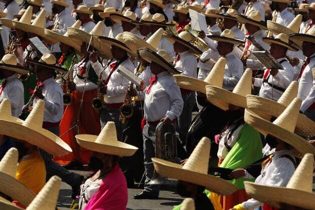 News Bilder des Tages Actors perform scenes of the Mexican Revolution during a military parade commemorating the 111 anniversary of the Revolution, in Mexico City, Mexico, 20 November 2021. Mexico commemorates the 111 Revolution anniversary with a military parade !ACHTUNG: NUR REDAKTIONELLE NUTZUNG!  Copyright: xJoséxMéndezx MEX7332 20211120-185b66609e2ab147c0c57ac5cbe450b0e49666c2