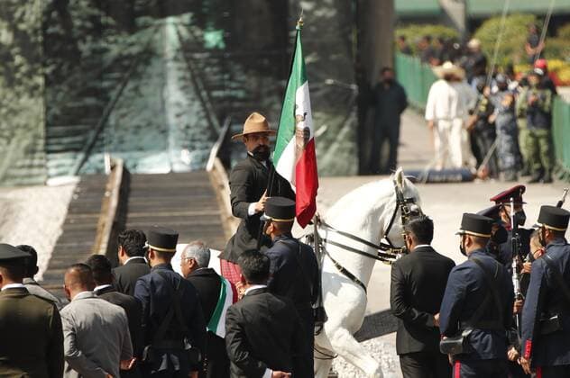 Actors perform scenes of the Mexican Revolution during a military parade commemorating the 111 anniversary of the Revolution, in Mexico City, Mexico, 20 November 2021. Mexico commemorates the 111 Revolution anniversary with a military parade !ACHTUNG: NUR REDAKTIONELLE NUTZUNG!  Copyright: xJoséxMéndezx MEX7331 20211120-7c9e27752e30186f7598fa31c1b15d2357acbbdd