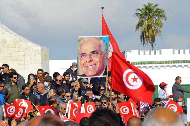 Bilder des Jahres 2021, News 11 November News Themen der Woche KW46 News Bilder des Tages November 20, 2021, Kasbah, Tunis, Tunisia: The Free Constitutional Party led by Abir Moussi organized a demonstration in front of government headquarters at Kasbah to protest against Tunisian President Kais Saied.photo : Yassine Mahjoub Kasbah Tunisia - ZUMAm107 20211120_zaf_m107_001 Copyright: xChokrixMahjoubx