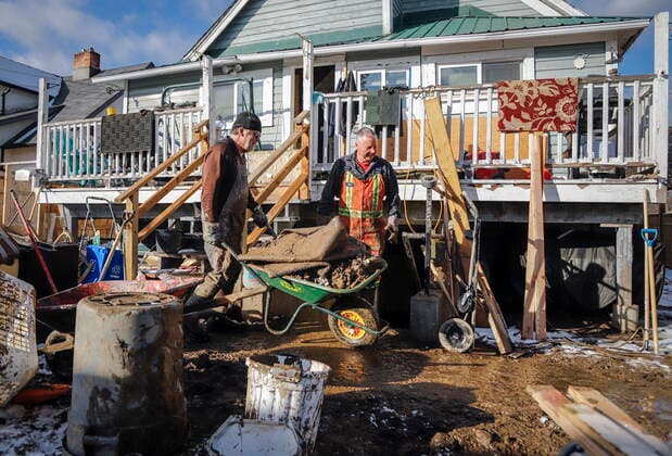 November 20, 2021, Princeton, BC, Canada: Home owner Brian Quinn, left, cleans up his flooded home with friend Lloyd Allen, after flooding in Princeton, B.C., Saturday, Nov. 20, 2021. Princeton Canada - ZUMAc35_ 20211120_zaf_c35_058 Copyright: xJeffxMcintoshx