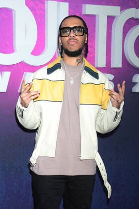 NEW YORK, NY - NOVEMBER 20: ELHAE at the 2021 Soul Train Awards at The Apollo Theater in New York City on November 20, 2021. Copyright: xRWx