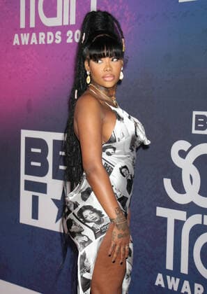 NEW YORK, NY - NOVEMBER 20: Summer Walker at the 2021 Soul Train Awards at The Apollo Theater in New York City on November 20, 2021. Copyright: xRWx