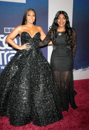NEW YORK, NY - NOVEMBER 20: Ashanti and Tina Douglas at the 2021 Soul Train Awards at The Apollo Theater in New York City on November 20, 2021. Copyright: xRWx