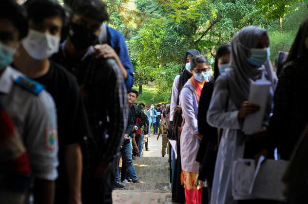 November 21, 2021: 21 November 2021, Sylhet- Bangladesh: Bangladesh: Students of Higher Secondary Certificate (HSC) Candidates are awaiting to get Pfizer Covid-19 Vaccine at Murari Chand (MC) College vaccine center in Sylhet, Bangladesh and this vaccination program will be conducted at 4 separate centers till November 23 ,2021. HSC and equivalent examinations will start in Bangladesh from December 2,2021. - ZUMAr143 20211121_zap_r143_003 Copyright: xMdxRafayatxHaquexKhanx
