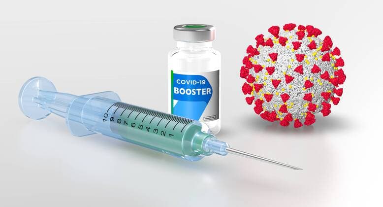 Boostern gegen die vierte Welle - im Kampf gegen die expoldierenden Infektionszahlen in der Corona-Pandemie wird die sogenannte Booster-Impfung als Auffrischung des Impdschutzes empfohlen. Die Booster-Impfung wird nicht mehr nur für ältere Bürger empfohlen. Spätestens sechs Monate nach der letzten Impfung ist eine Corona-Auffrischungsimpfung sinnvoll. Münster Deutschland Copyright: xx