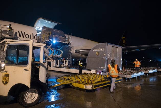 November 21, 2021, Toronto, on, Canada: Airport ground crew offload a plane carrying the first shipment of the Pfizer-BioNTech COVID-19 vaccine, approved for children aged five to 11, in Hamilton, Ont., Sunday, Nov. 21, 2021. Toronto Canada - ZUMAc35_ 20211121_zaf_c35_195 Copyright: xTijanaxMartinx