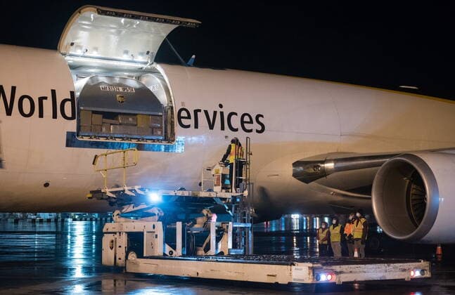 November 21, 2021, Toronto, on, Canada: Airport ground crew offload a plane carrying the first shipment of the Pfizer-BioNTech COVID-19 vaccine, approved for children aged five to 11, in Hamilton, Ont., Sunday, Nov. 21, 2021. Toronto Canada - ZUMAc35_ 20211121_zaf_c35_198 Copyright: xTijanaxMartinx