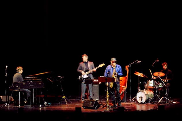 Der deutsche Jazz-Band Web Web mit Roberto di Gioia (p., rhodes), Christian von Kaphengst (b.), Tony Lakatos (sax.) und Peter Gall (dr.) 2021 im Grillo-Theater Essen.. The German jazz band Web Web with Roberto di Gioia (p., rhodes), Christian von Kaphengst (b.), Tony Lakatos (sax.) and Peter Gall (dr.) at the Grillo-Theater Essen, 2021. Essen NRW DEU;DE;GERMANY;DEUTSCHLAND;ALLEMAGNE