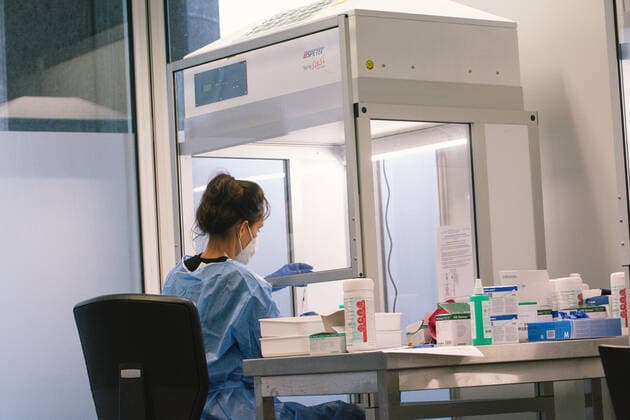 Opening New Vaccination Center In Dusseldorf Lab workers prepare vaccination inside the new vaccination center in Duesseldorf, Germany on Nov 22, 2021 as Coronavirus infections cases are at its high peak in Germany Düsseldorf Germany  Copyright: xYingxTangx tang-notitle211122_npTwh