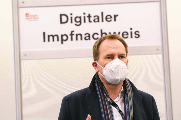 Opening New Vaccination Center In Dusseldorf Duesseldorf mayor Dr. Stephan Keller visits the opening day of second vaccination center in Duesseldorf, Germany on Nov 22, 2021 as Coronavirus infections cases are at its high peak in Germany Düsseldorf Germany  Copyright: xYingxTangx tang-notitle211122_npNLX
