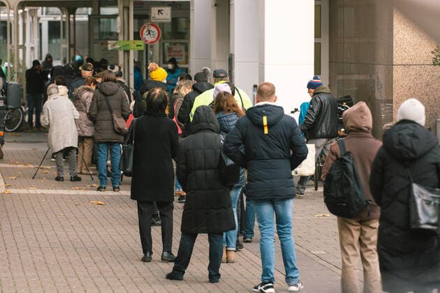 Opening New Vaccination Center In Dusseldorf people wait in line for vaccination outside of the second vaccination center in Duesseldorf, Germany on Nov 22, 2021 as Coronavirus infections cases are at its high peak in Germany Düsseldorf Germany  Copyright: xYingxTangx tang-notitle211122_npGyh