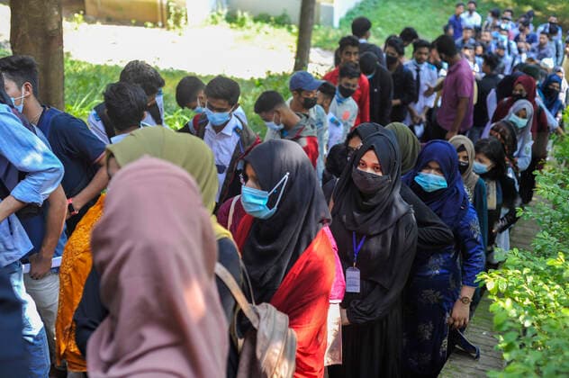 Higher Secondary Students Receive Covid-19 Vaccine 2SYLHET, BANGLADESH - NOVEMBER 21: Students of Higher Secondary Certificate (HSC) Candidates are awaiting to get Pfizer Covid-19 Vaccine at Murari Chand (MC) College vaccine center during the mass vaccination health campaign. On November 21, 2021 in Sylhet, Bangladesh. (Photo by Md Rafayat Haque Khan Eyepix Group) Copyright: xMdxRafayatxHaquexKhanx EYEPIXGROUP_MRHK_21112021_19931