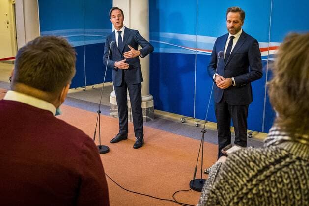 THE HAGUE - Outgoing Prime Minister Mark Rutte and outgoing Minister Hugo de Jonge of Health, Welfare and Sport (CDA) explain the situation regarding the basic measures against the corona virus. Rutte made an urgent appeal to everyone to better adhere to those basic measures against the corona virus. ANP LEX VAN LIESHOUT Copyright: xANPx xxANPx x441036621x
