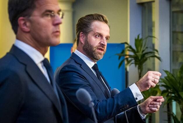 THE HAGUE - Outgoing Prime Minister Mark Rutte and outgoing Minister Hugo de Jonge of Health, Welfare and Sport (CDA) explain the situation regarding the basic measures against the corona virus. Rutte made an urgent appeal to everyone to better adhere to those basic measures against the corona virus. ANP LEX VAN LIESHOUT Copyright: xANPx xxANPx x441036634x