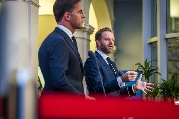 THE HAGUE - Outgoing Prime Minister Mark Rutte and outgoing Minister Hugo de Jonge of Health, Welfare and Sport (CDA) explain the situation regarding the basic measures against the corona virus. Rutte made an urgent appeal to everyone to better adhere to those basic measures against the corona virus. ANP LEX VAN LIESHOUT Copyright: xANPx xxANPx x441036642x