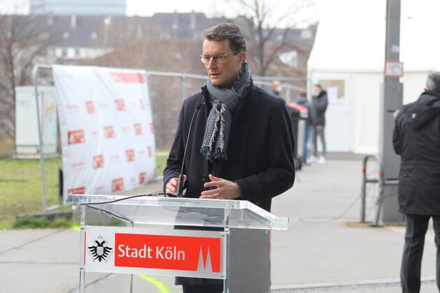 Eröffnung Impfzentrum Drive In Lanxess Arena Köln Deutschland 23.11.2021 Ministerpräsident Hendrik Wüst