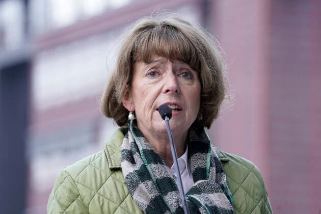 Ministerpraesident von NRW und Oeberbuergermeisterin von NRW besuchen Impfangebote in Koeln Aktuell, 23.11.2021, Koeln, Henriette Reker Oberbuergermeisterin von Koeln im Portrait bei der Pressekonferenz im Anschluss an den Besuch des Impfangebot in Koeln mit Neueroeffnung des neuen Drive-In-Impfzentrum an der Lanxess Arena Koeln Nordrhein-Westfalen Deutschland