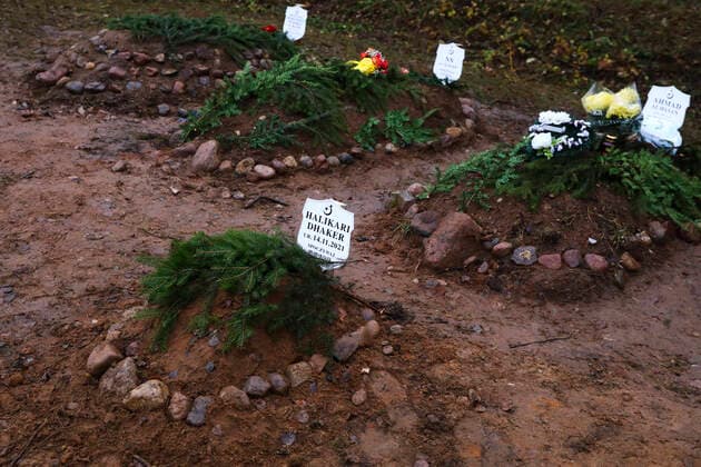 Bilder des Jahres 2021, News 11 November News Themen der Woche KW47 News Bilder des Tages Funeral Of Iraqi Migrant s Stillborn Baby Who Died At Polish-Belarusian Border A grave of the 27-week-old unborn baby of an Iraqi migrant woman who lost her child after illegal crossing Polish-Belarusian border. Bohoniki, Poland on November 23, 2021. This was the fourth funeral of the Middle East victim of the migration crisis that was buried on that Muslim-Tatar cemetery in last weeks. Bohoniki Poland  Copyright: xBeataxZawrzelx zawrzel-funeralo211123_npPRE