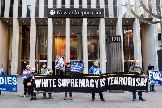 Bilder des Jahres 2021, News 11 November News Themen der Woche KW47 News Bilder des Tages November 23, 2021, New York, NY, U.S: November 23, 2021 - New York, NY, United States: People with a banner saying White supremacy is terrorism at a protest against Fox News outside its building on Sixth Avenue. New York U.S. - ZUMAb161 20211123_zap_b161_027 Copyright: xMichaelxBrochsteinx