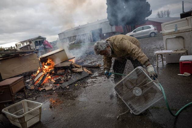 November 23, 2021, ABBOTSFORD, BC, Canada: A farm manager who asked not to be identified by name burns spoiled meat and damaged cabinetry while washing mud off a fan after floodwaters filled the lower floor of a house the family rents on a farm, in Abbotsford, B.C., Tuesday, Nov. 23, 2021. ABBOTSFORD Canada  - ZUMAc35_ 20211123_zaf_c35_204 Copyright: xDarrylxDyckx