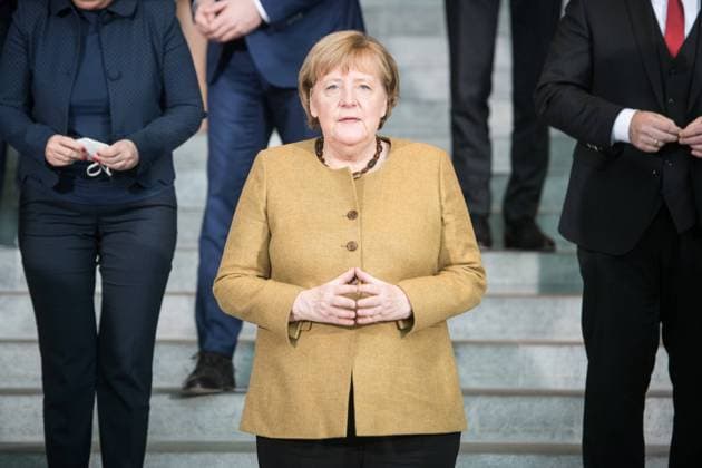 News Bilder des Tages Bundeskanzlerin Angela Merkel (CDU) bei einem Gruppenfoto am 24. November 2021 nach der Kabinettsitzung der Bundesregierung im Kanzleramt in Berlin teil. Kabinettsitzung der Bundesregierung
