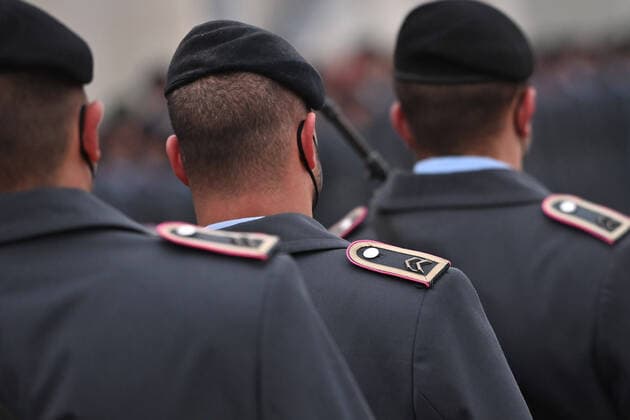 Bundeswehr plant Impfpflicht. Archivfoto: Feierliches Geloebnis der Rekruten vor dem Schloss Nymphenburg in Muenchen. Symbolfoto Dienstgrad,Dienstgrade, Soldaten und Soldatinnen schwoeren ihre Treue am 12.11.2021.
