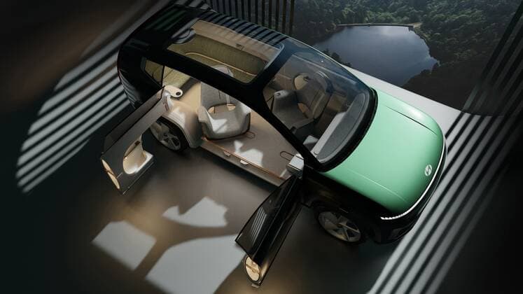 VIDEO AVAILABLE: CONTACT INFO@COVERMG.COM Hyundai Motor Company revealed SEVEN, their new self-driving sport utility electric vehicle (SUEV) concept at the AutoMobility LA event last week (17November2021). The futuristic vehicle features a lounge-like interior where the driver s control stick retracts in autonomous mode, letting them and their passengers socialise while lounging in two swivelling chairs and curved bench seat. The car even has a mini fridge, shoe refreshers and a panoramic screen that offers both entertainment or ambiance. As a result, passengers can relax and let the technology take the strain - while sitting beneath a ?vision roof? featuring a panoramic screen that not only displays various content based on passenger Copyright: xx 50930283 EDITORIAL USE ONLY. NOT FOR USE BY NEWSPAPERS BASED IN THE UK.
