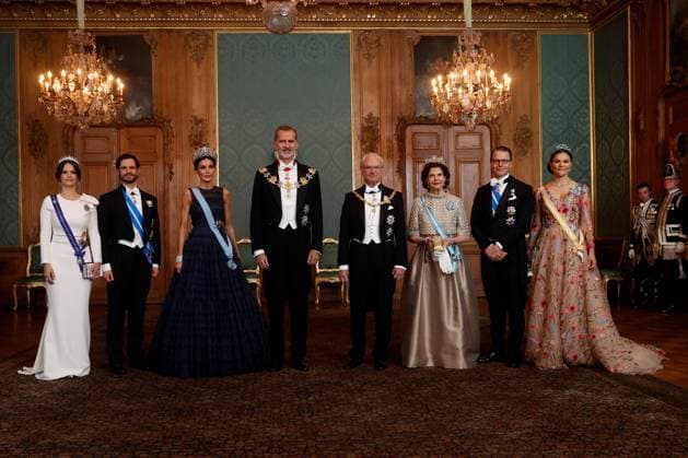 Bilder des Jahres 2021, Entertainment 11 November Entertainment Themen der Woche KW47 Entertainment Bilder des Tages (L-R) Princess Sofia of Sweden, Prince Carl Philip, Queen Letizia of Spain, King Felipe VI of Spain, King Carl Gustaf of Sweden, Queen Silvia of Sweden, Prince Daniel of Sweden and Crown Princess Victoria of Sweden pose during a gala dinner held by the Swedish Royal Couple in honor of the Spanish Royal Couple at the Royal Palace in Stockholm, Sweden, 24 November 2021. Spain s King Felipe VI and Queen Letizia is on a two-day state visit in the country. Spain s Royal Couple visits Sweden !ACHTUNG: NUR REDAKTIONELLE NUTZUNG!  Copyright: xJUANJOxMARTÍNx GRAF661 20211124-a5e5ecc1ba7556a3ccfe589c1c42ef74e27a579a