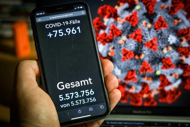 Coronavirus in Deutschland - Covid-19-Dashboard des Robert Koch-Institut - Deutschland hat die Schwelle von 100.000 Corona-Toten überschritten 25.11.2021: Robert Koch-Institut: 7-Tage-Inzidenz 419,7. 7-Tage-Fallzahl 349.034. COVID-19-Fälle 5.573.756. Zugang um 75.961 gegenüber dem Vortag. COVID-19-Todesfälle 100.119. Zugang um 351 gegenüber dem Vortag.